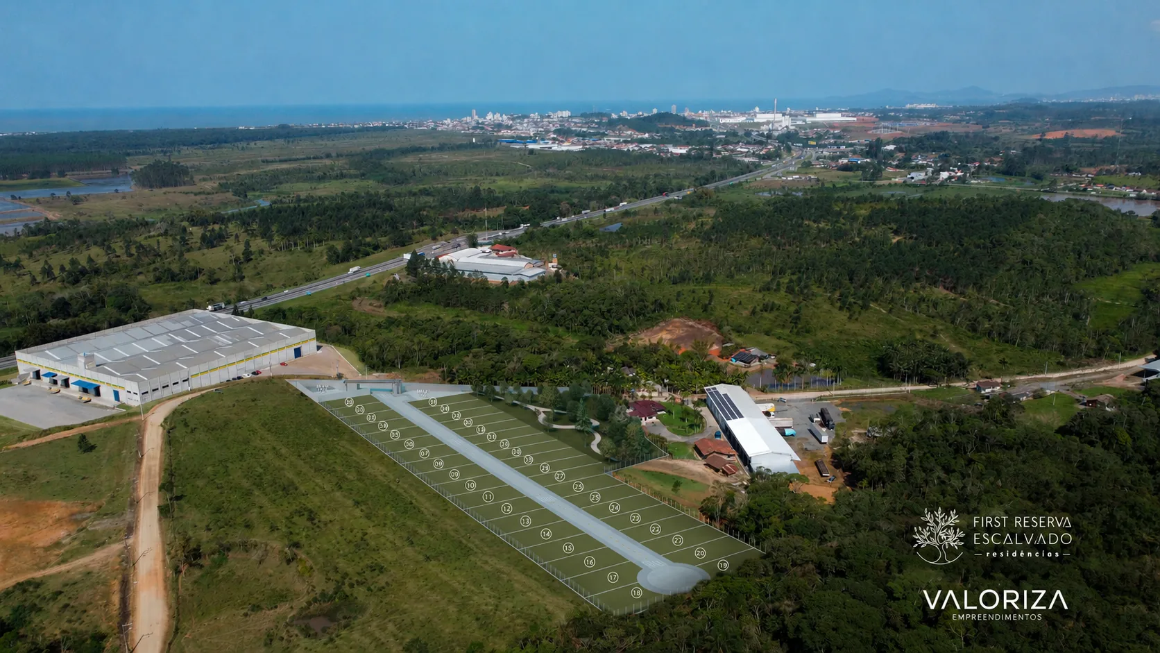 Vista aérea em perspectiva do First Reserva, com a numeração dos lotes, a portaria e as áreas de lazer